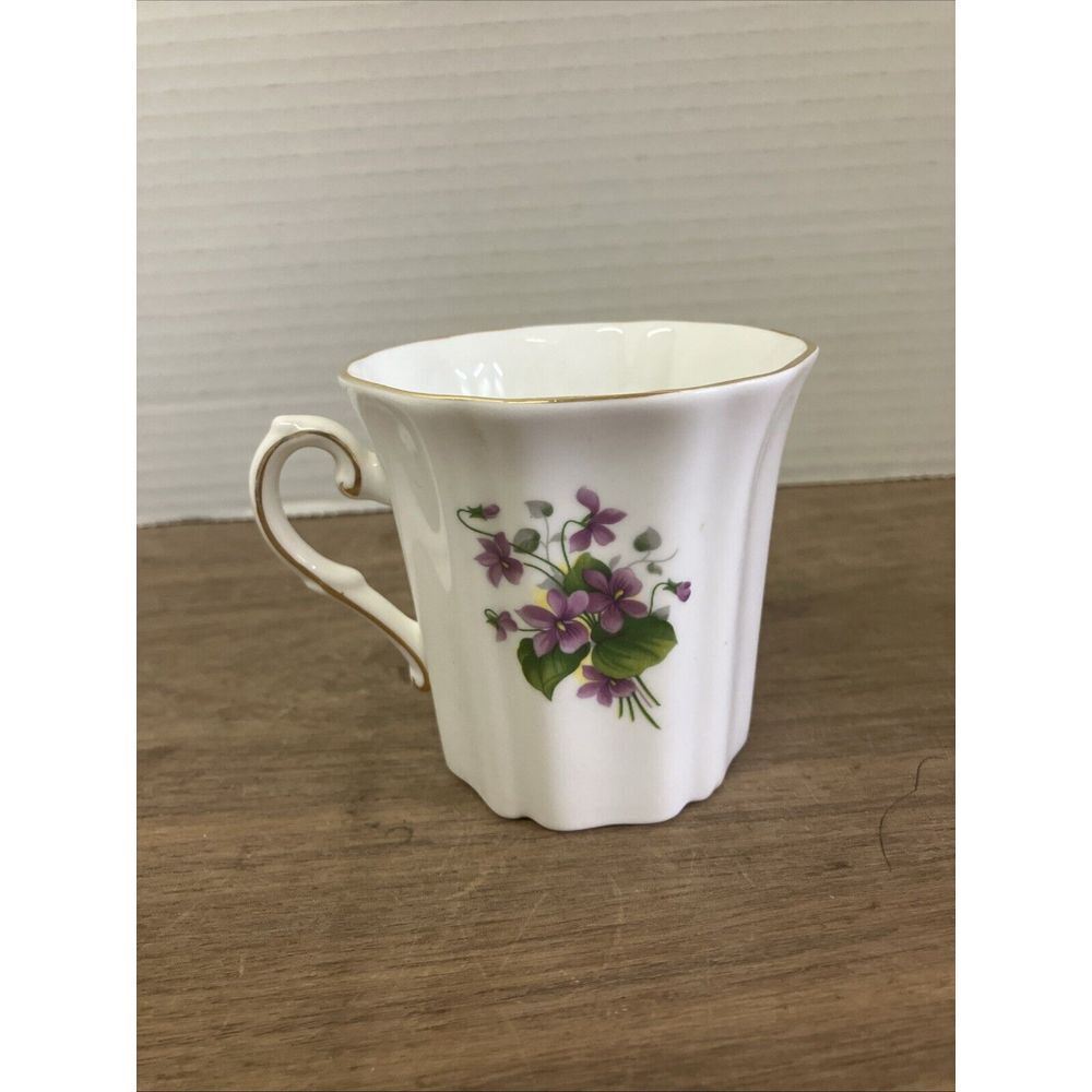 Royal Crafton Bone Cup With Purple Flowers‎